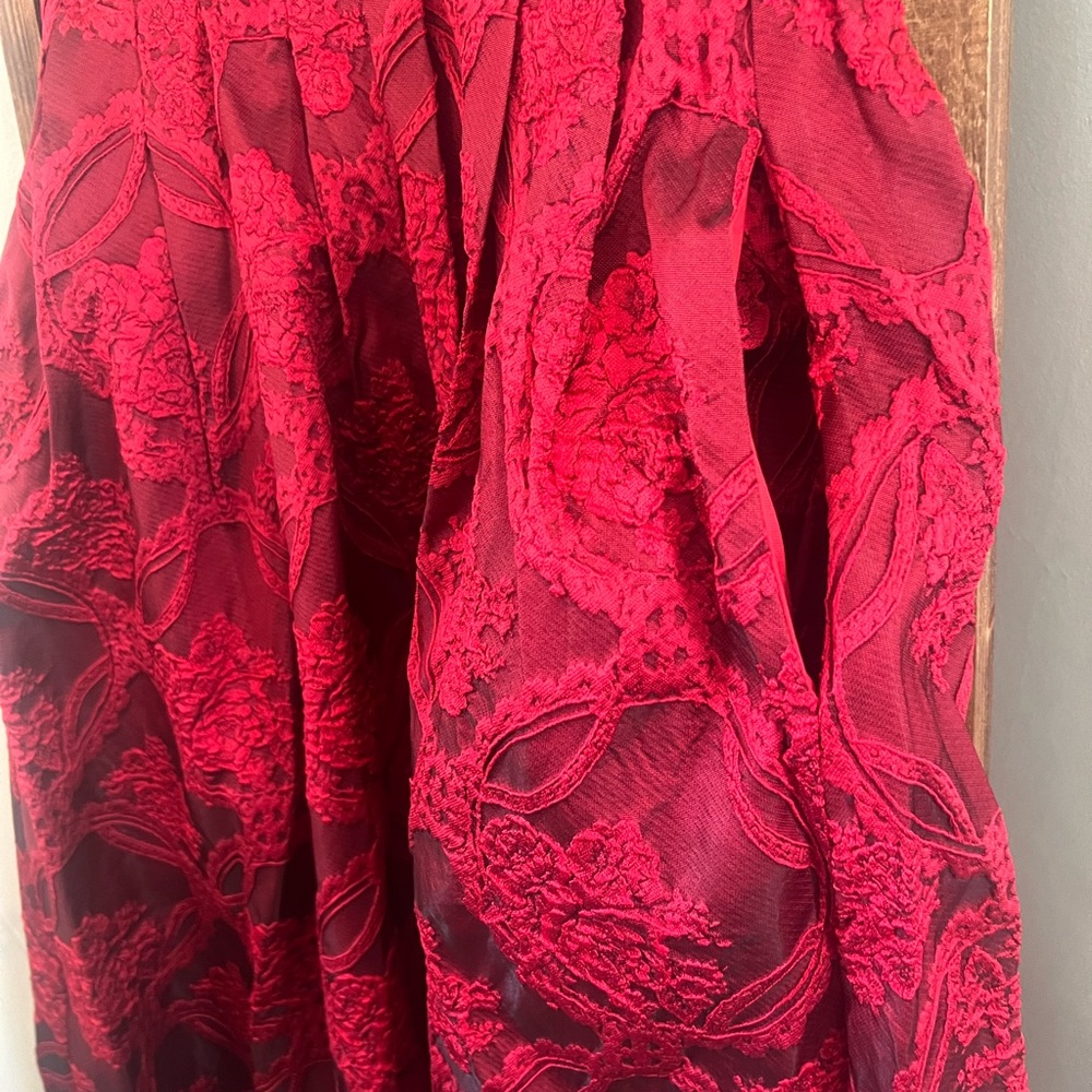 entro Red Strapless Floral Jacquard Cocktail Dress - Picture 4 of 10